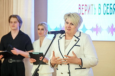 Песни и улыбки для детей и пожилых по всей стране. В Минске проходит акция \"Верить в себя\"