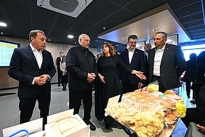 Лукашенко посетил один из ресторанов сети \"Мак.бай\"