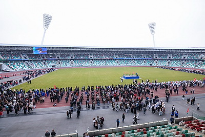 Олимпийские чемпионы провели зарядку для 3,5 тыс. студентов на минском стадионе \"Динамо\"