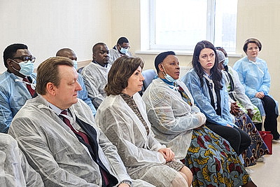 Парламентская делегация Зимбабве посетила РНПЦ \"Мать и дитя\" и МТЗ