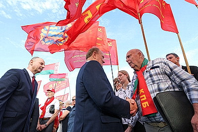 Председатель ЦК КПРФ возложил цветы к Кургану Славы