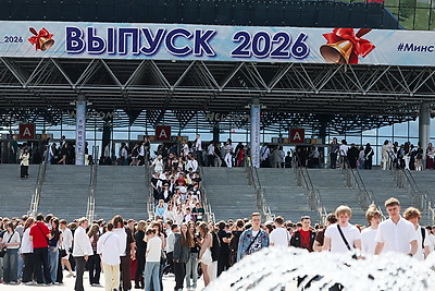 Шоу-круиз \"По волнам Минского моря\". \"Последний звонок\" для выпускников столицы прошел в \"Минск-Арене\"