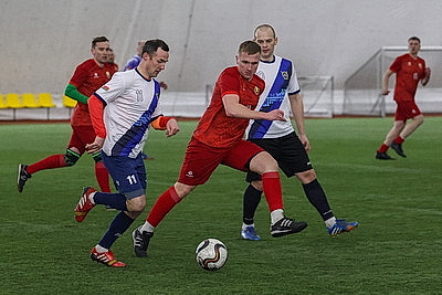 Товарищеский футбольный матч сыграли сборная Следственного комитета и команда \"Родина\"