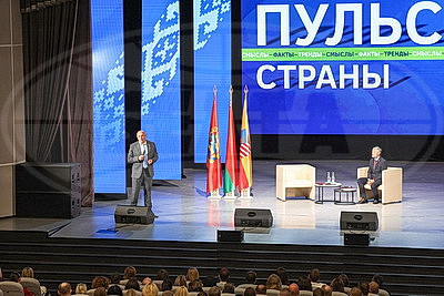 Информационные вбросы, ИИ, военная безопасность и международное сотрудничество. В Солигорске прошла встреча с Марковым