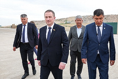 Премьер-министр Беларуси посетил предприятия по переработке отходов в Кыргызстане