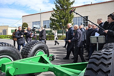 Лукашенко обозначил актуальные задачи по развитию агросервисов