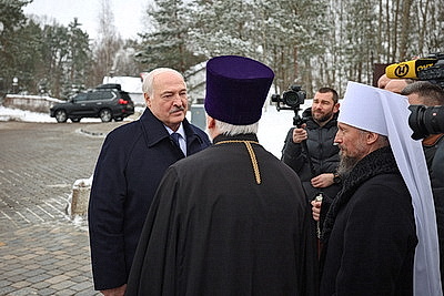 Лукашенко зажег рождественскую свечу в храме в Минском районе
