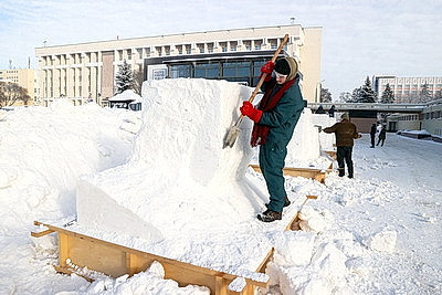 Фестиваль снежных скульптур открылся в Гомеле