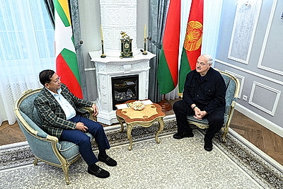 Президенты Беларуси и Мьянмы накануне официальных переговоров встречаются в неформальной обстановке