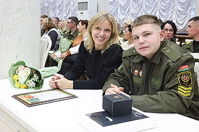 В Минске чествовали лучших военнослужащих срочной службы и их матерей