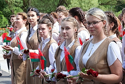 Памятник летчику Александру Мамкину открыли в столичном парке