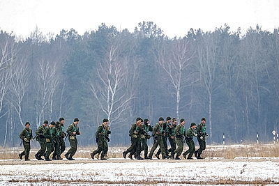 Брестские десантники пробежали марш-бросок на 5 км во время проверки боеготовности ВС