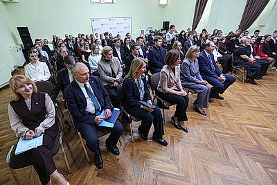 \"Разговор без галстуков\" состоялся в Академии управления