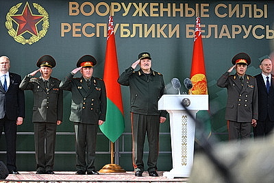 Лукашенко принял участие в церемонии приведения к военной присяге в Борисовском районе
