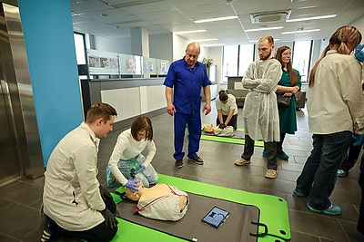 \"Множество предметов в школе объясняют в теории, а здесь - практика\". Проект \"Запусти сердце\" вновь собрал десятиклассников