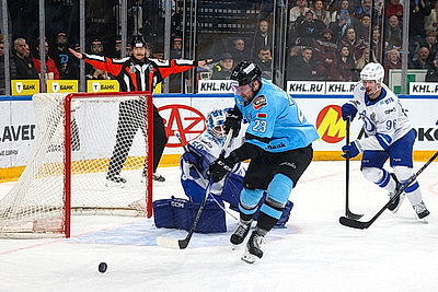 Минские динамовцы обыграли московских одноклубников на старте плей-офф КХЛ