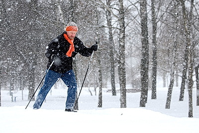 Морозный зимний день: снегопад не повод сидеть дома для активных жителей