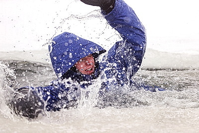 Работники ОСВОДа в Гродно продемонстрировали алгоритм действий при несчастном случае на подледной рыбалке