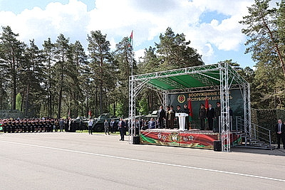 Лукашенко принял участие в церемонии приведения к военной присяге в Борисовском районе