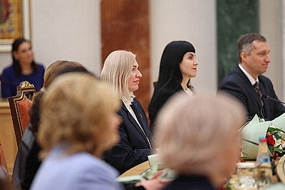 Лукашенко вручил дипломы доктора наук и аттестаты профессора