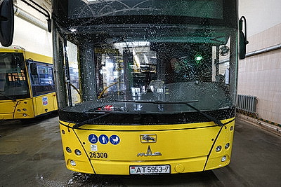 Чистота по регламенту: как готовят к рейсу автобусы, тепловозы и поезда метро