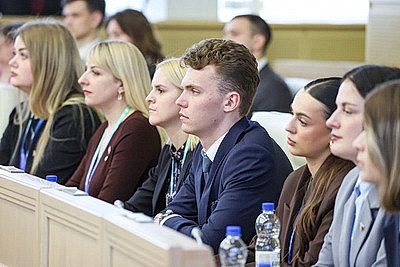 \"Разговор на равных\": диалог с молодежью состоялся в Совете Республики и Палате представителей