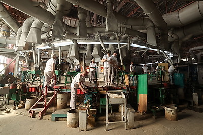 Женщина-стеклодув из Березовки 20 лет создает шедевры из стекла и хрусталя