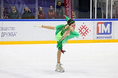 Двукратный серебряный призер Олимпийских игр Евгения Медведева провела мастер-класс для юных спортсменов