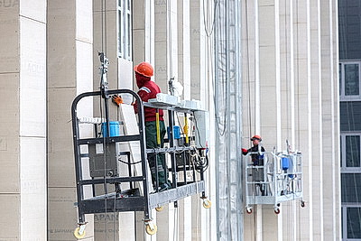 Около 800 человек присоединились к субботнику на готовящейся к сдаче больнице в Гродно