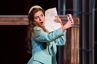 Нижегородский государственный академический театр драмы им.М.Горького представил в Минске спектакль \"Ревизор\"