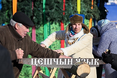 \"Это уже белорусский бренд\". Веселье на Масленицу в Минске