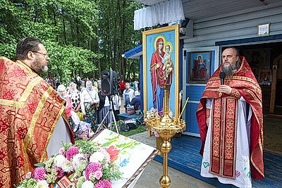 Сквозь века и традиции. Почему тысячи людей стремятся на \"Маковей\" к Голубой кринице