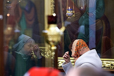 Благодатный огонь от гроба Господня доставили в Минск