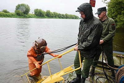 Более 50 военных водолазов принимают участие в сборах в Могилевском районе