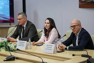 Ночные экскурсии и мастер-классы по каллиграфии: как встретили \"Библионочь\" в Национальной библиотеке Беларуси