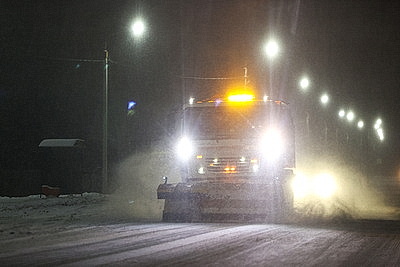 Брест накрыл снегопад. На улицах города работает спецтехника