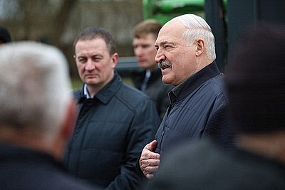 Лукашенко ознакомился с перспективами развития отечественного тракторостроения