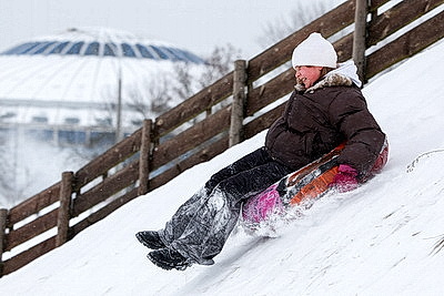 В Минске оборудованы снежные горки для зимних забав