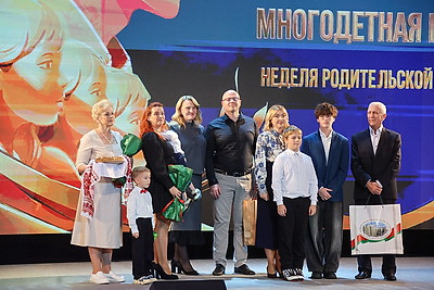 Жемчужины Беларуси. Династии многодетных семей со всей страны поделились историей своего рода и традициями