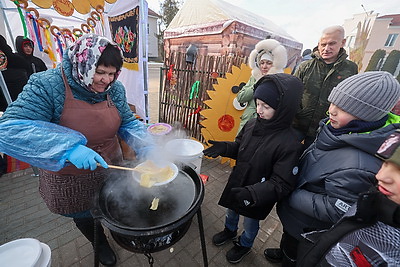 С размахом, звучно и вкусно. Как отпраздновали Масленицу жители Берестовицкого района