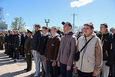 Торжественная отправка новобранцев на срочную военную службу прошла в Минске и регионах Беларуси