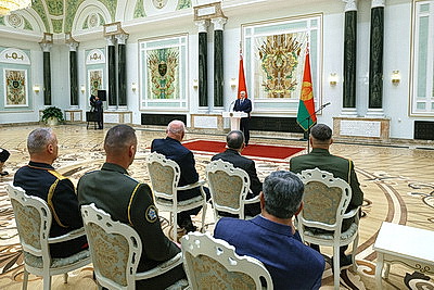 Лукашенко в преддверии священного праздника Дня Победы вручил государственные награды