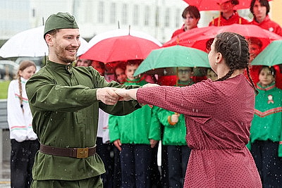 Вальс Победы станцевали в Бресте и Витебске