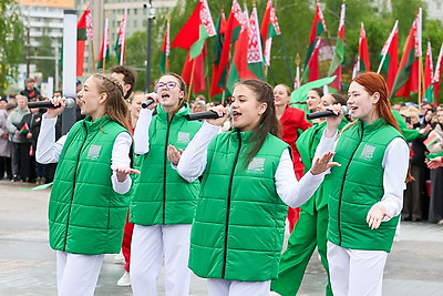 Переполняло чувство любви к Родине. В Витебске чествовали главные государственные символы