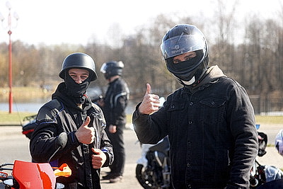 Рев мотора, блеск хрома и невероятная скорость. В Бресте торжественно открыли мотосезон-2026