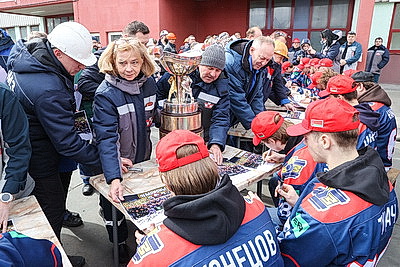 Один завод - одна команда. \"Металлург\" вновь привез Кубок Президента на БМЗ