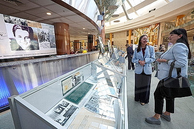 Выставка к 100-летию белорусского государственного деятеля Нины Снежковой открылась в НББ