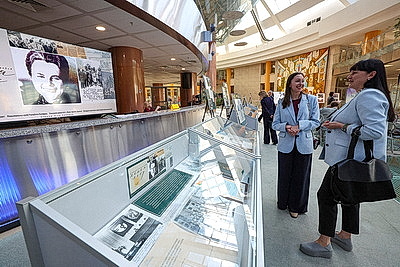 Выставка к 100-летию белорусского государственного деятеля Нины Снежковой открылась в НББ