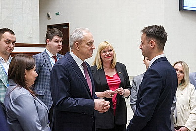 \"Разговор на равных\": диалог с молодежью состоялся в Совете Республики и Палате представителей