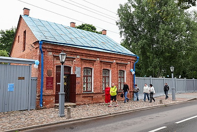 Любимые розы художника и арт-вечеринка. В Витебске отметили 139-летие со дня рождения Шагала
